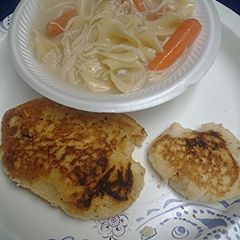 A picture of Chicken noodles with fried bread.