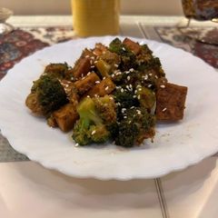 A picture of Healthy tofu and Broccoli stir fry.