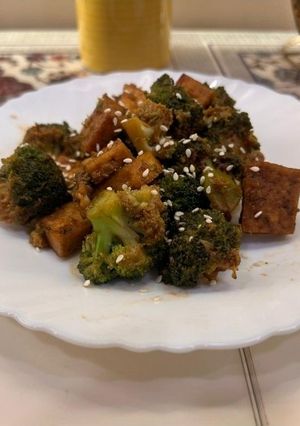 A picture of Healthy tofu and Broccoli stir fry.