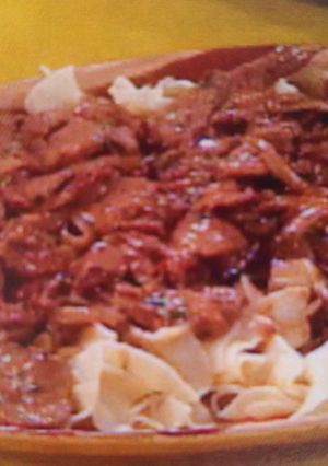 A picture of Braised beef and noodles.