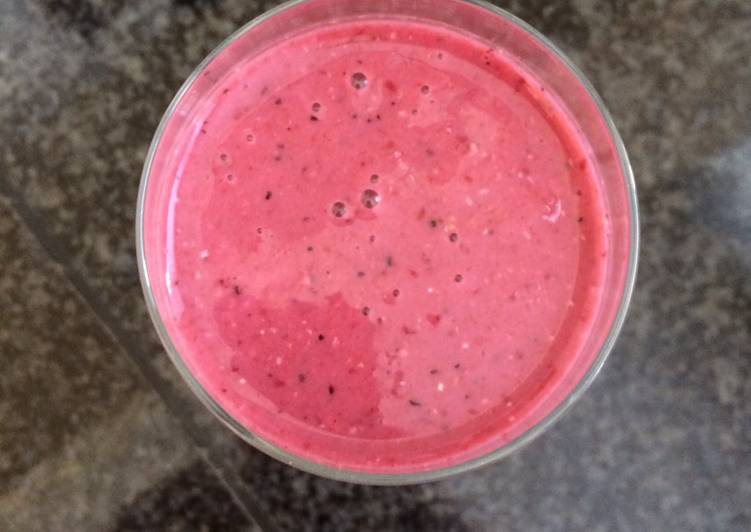 Mixed berries, Almond Milk and Oats Breakfast Smoothie