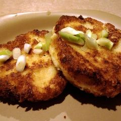 A picture of potato croquet patties.