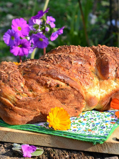 Una foto de Pan relleno de provenzal y parmesano💟