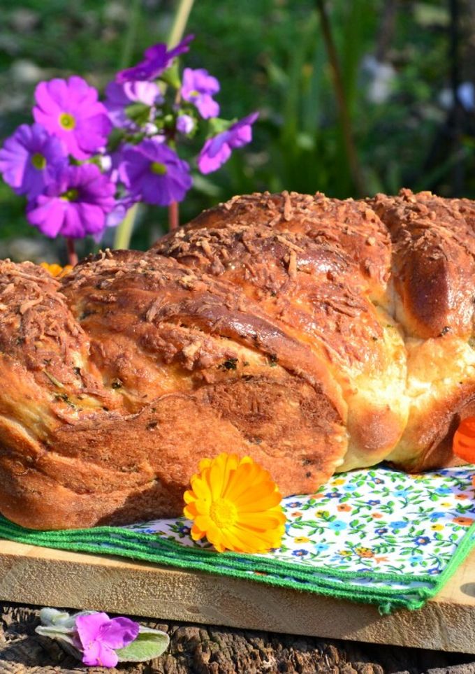 Una foto de Pan relleno de provenzal y parmesano💟