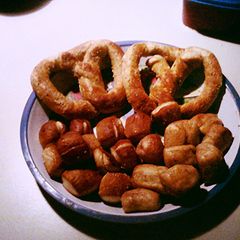 A picture of Super Soft Pretzels and Pretzel Bites (nuggets).