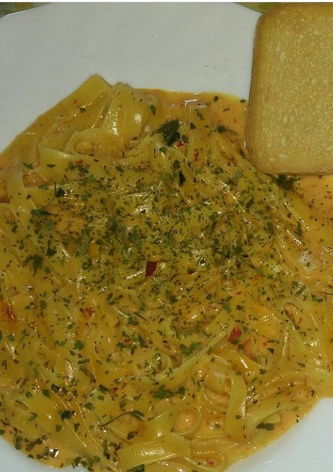 Una foto de Pasta con salsa de pimientos