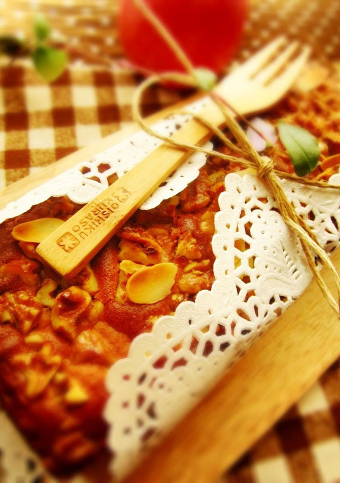 A picture of Comforting Caramelized Apple Poundcake.