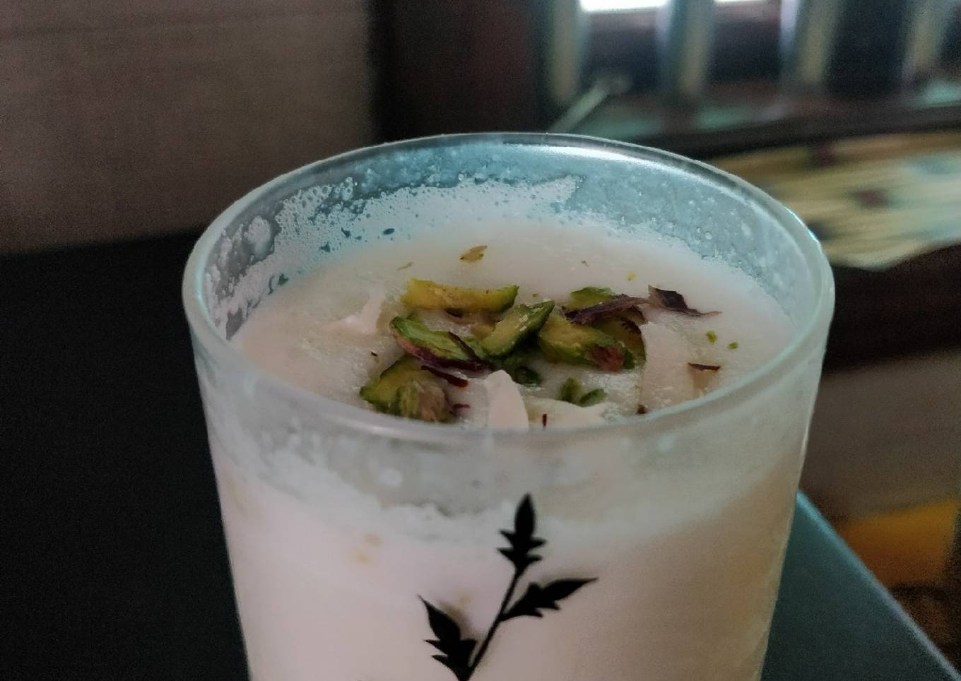 Almond pistachio smoothie