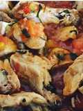 Pollo en salsa y vegetales