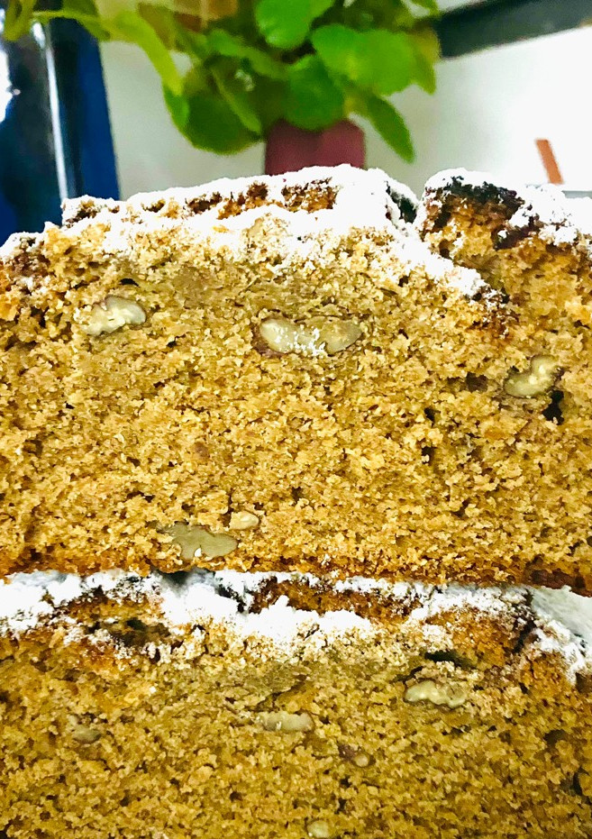 Una foto de 🥮BUDÍN🥧 DE HARINA INTEGRAL CON 🍌BANANAS🍌Y 🌰NUECES🌰