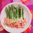 Espárragos con jamón crocante