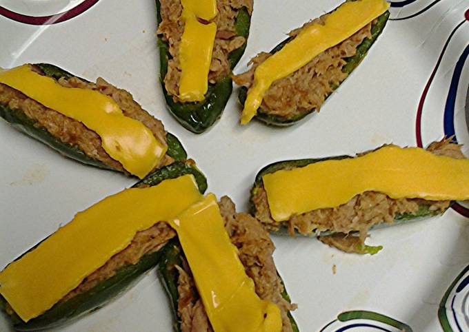 Jalapeños stuffed with tuna