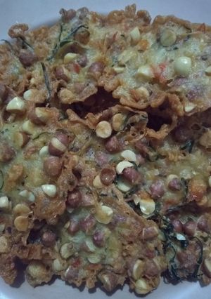 Foto resep Rempeyek kacang pedes kresss kresss..👍