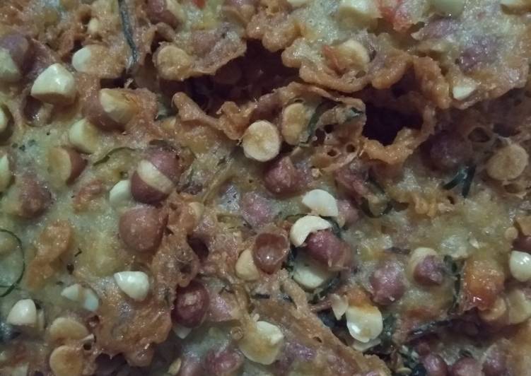 Rempeyek kacang pedes kresss kresss..👍