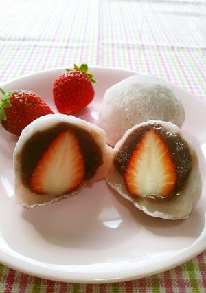 A picture of Easy Strawberry Daifuku.