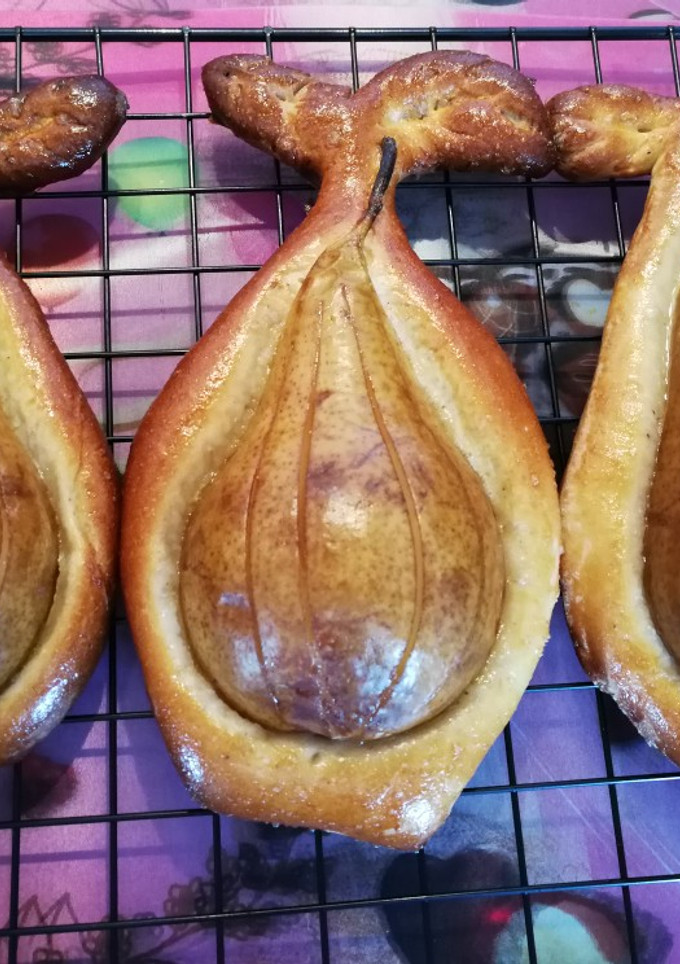 Una foto de Pan dulce con pera