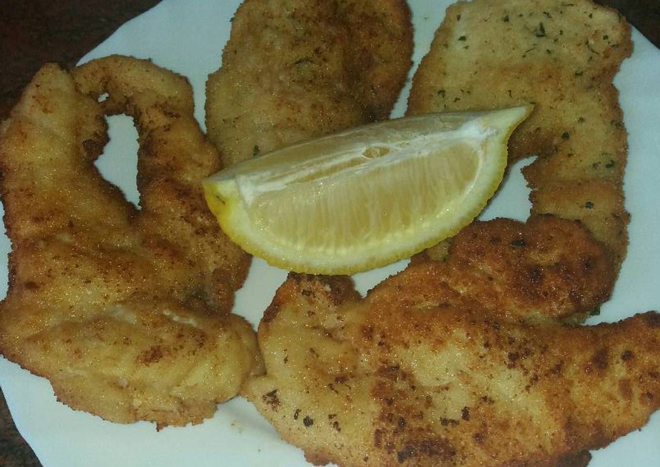 Pechugas de pollo empanadas con ajo y perejil