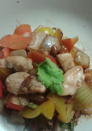 A picture of Chicken with peanuts stir fry.