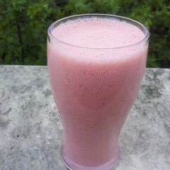 A picture of Strawberry milk shake.