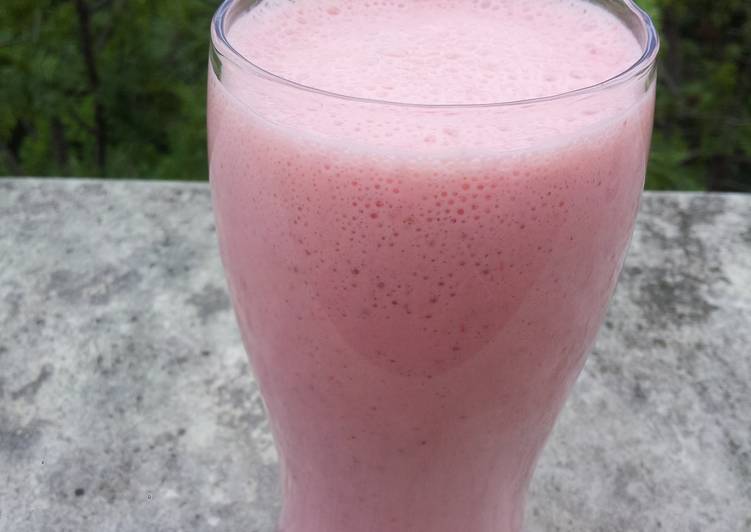 Recipe of Any-night-of-the-week Strawberry milk shake