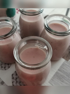 Una foto de Petit suisse de fresa (Thermomix)