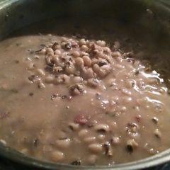 A picture of Black Eye Peas.