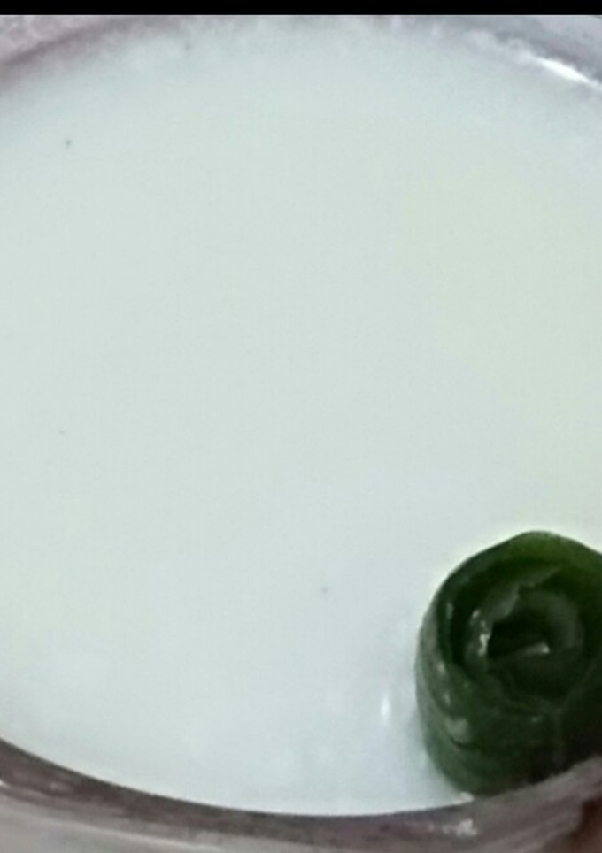 A picture of Cucumber Lassi.