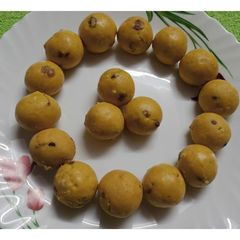 A picture of Besan Ladoos from Chana Dal.
