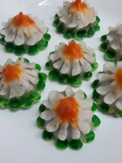 तांदुळाचे उकडीचे मोदक (tandalache ukadiche modak recipe in marathi) रेसिपी चे मुख्य फोटो