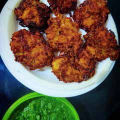 A picture of Pyaz ke Bhajiye.
