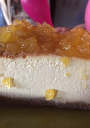 Una foto de Cheesecake con dulce de papayas