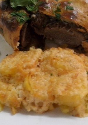Una foto de Lomo a la wellington. Con papas a la crema