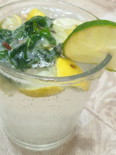 મોકટેલ (Mocktail Recipe in Gujarati) રેસીપી મુખ્ય ફોટો