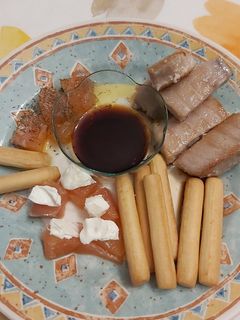 Una foto de Cena para 2 de salmón ahumado y atún