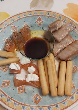 Una foto de Cena para 2 de salmón ahumado y atún