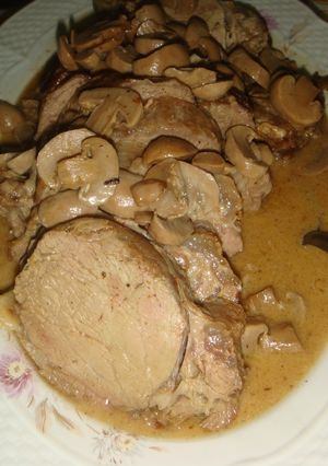 Una foto de Lomo al champiñón