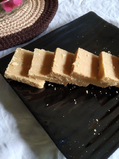 ગોળ પાપડી (સુખડી) (Gol papdi recipe in gujarati) રેસીપી મુખ્ય ફોટો