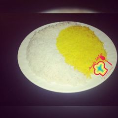 A picture of 2 colours rice.