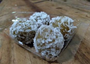 Masakan Populer Klepon ubi isi coklat Yummy Mantul