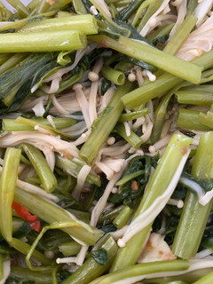 蒜炒菇菇空心菜 - 快煮鍋10分鐘料理 的食譜成品照片