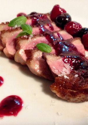 Foto principal de Magret de pato con frutos del bosque
