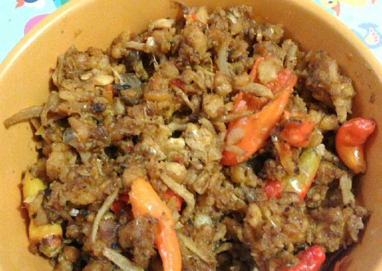 Bagaimana Menyiapkan Tempe penyet ikan asin, Lezat Sekali