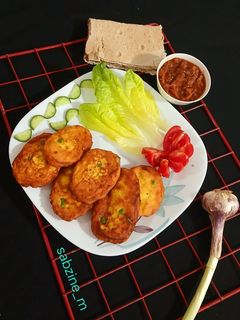 عکسی از دستور کوکوسیب زمینی با برگ سیر