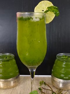 મીન્ટ કુલર (Mint Cooler Recipe In Gujarati) રેસીપી મુખ્ય ફોટો