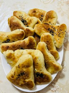 صورة لوصفة فطائر بالجبنه البيضاء والصفراء