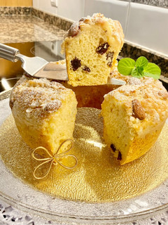 Una foto de Pastel con glaseado “crema de almendras” (Cake with “almond cream” icing)
