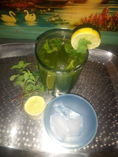 मिंट मोजितो (Mint mojito recipe in hindi) रेसिपी मुख्य फोटो