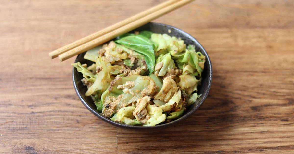 Stir fry cabbage with egg ผัดผักกะหล่ำปลีใส่ไข่ Recipe by Yui Miles