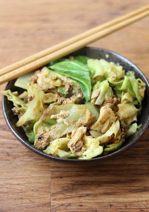 A picture of Stir fry cabbage with egg ผัดผักกะหล่ำปลีใส่ไข่.