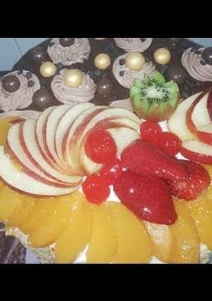 صورة لوصفة تورتة عيد الام نص فواكة ونص شوكولاته